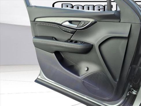 Used 2023 Buick Envision Essence w/ Sport Touring Package image 19