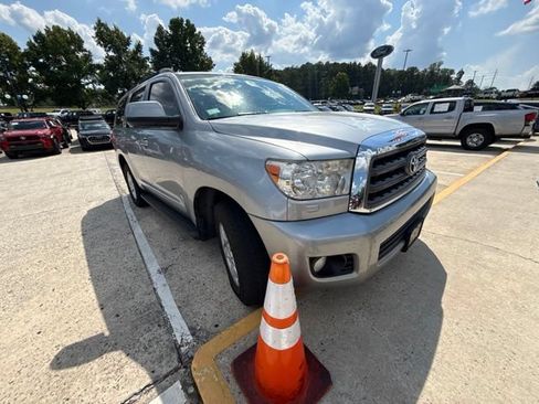 Used 2017 Toyota Sequoia SR5 AWD/4WD image 7