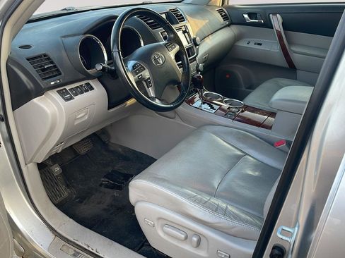 Used 2013 Toyota Highlander Limited image 9