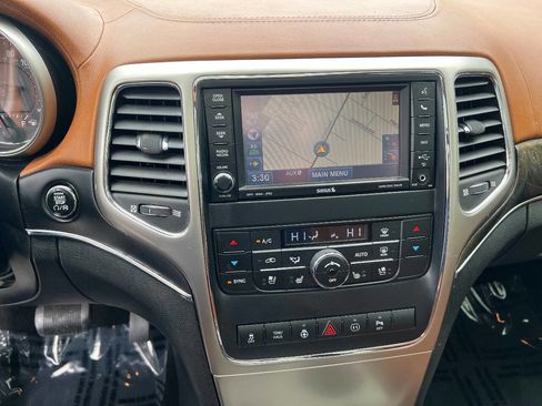 Used 2011 Jeep Grand Cherokee Overland Summit image 35