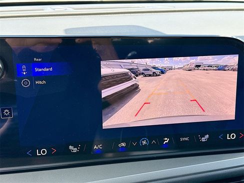 New 2026 Chevrolet Traverse LT image 9