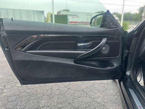 Used 2016 BMW M4 Convertible RWD image 13