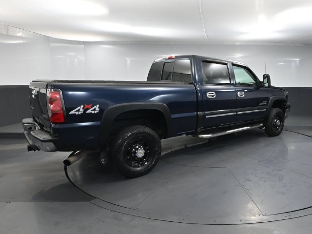 Used 2005 Chevrolet Silverado 2500 LS w/ Heavy-Duty Power Package AWD/4WD image 3