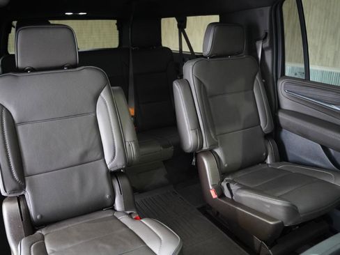 Used 2023 GMC Yukon XL Denali AWD/4WD image 34