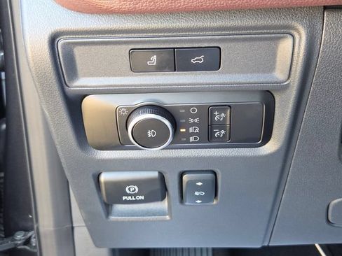 Used 2024 Ford Expedition Limited AWD/4WD image 27