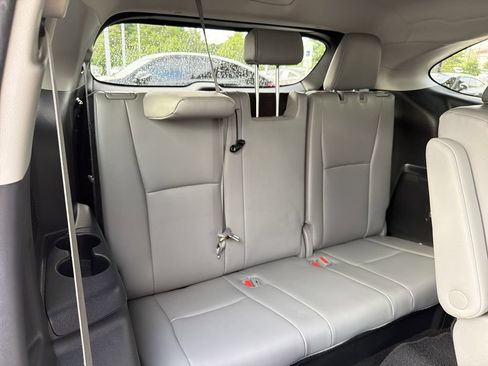 Used 2023 Toyota Highlander XLE AWD/4WD image 17
