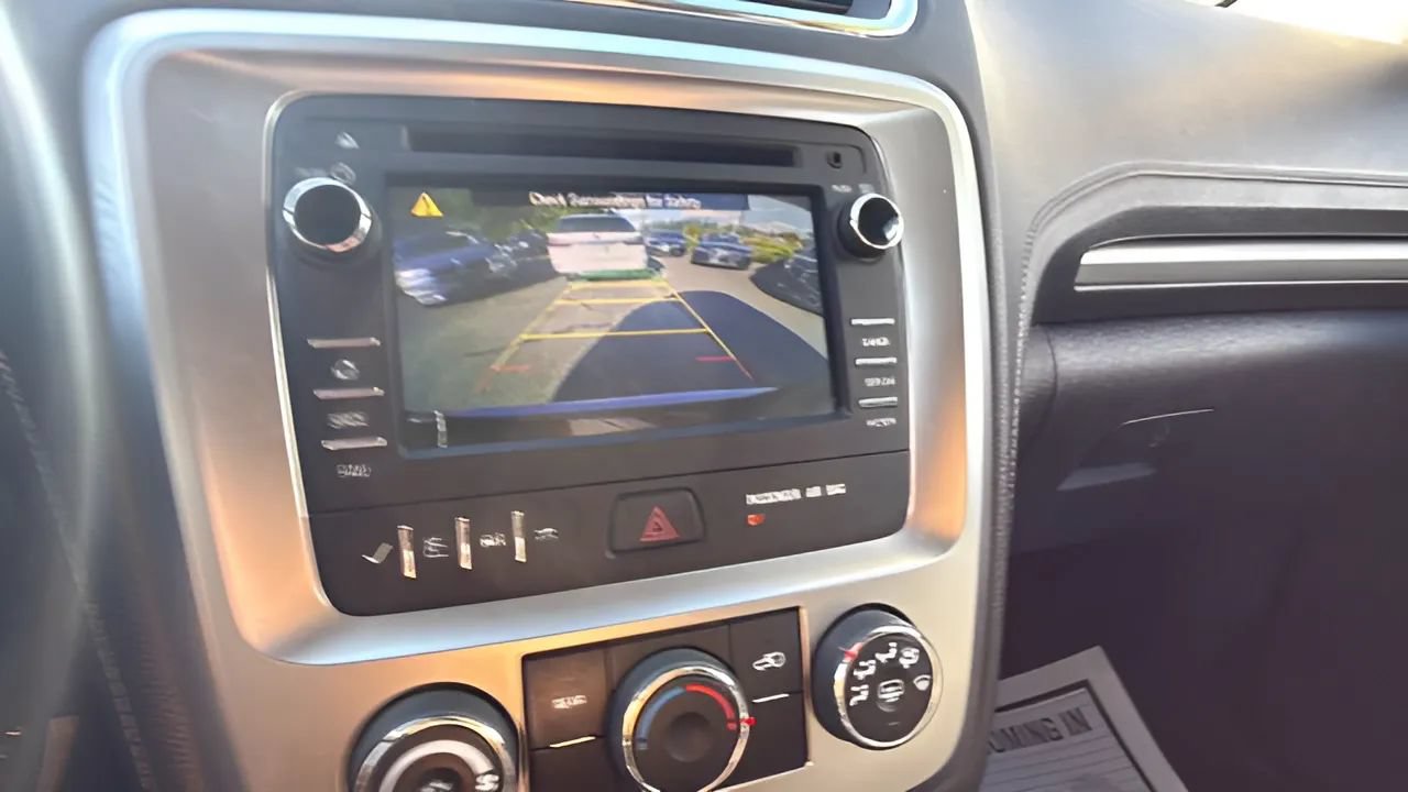 Used 2014 GMC Acadia SLE FWD image 16