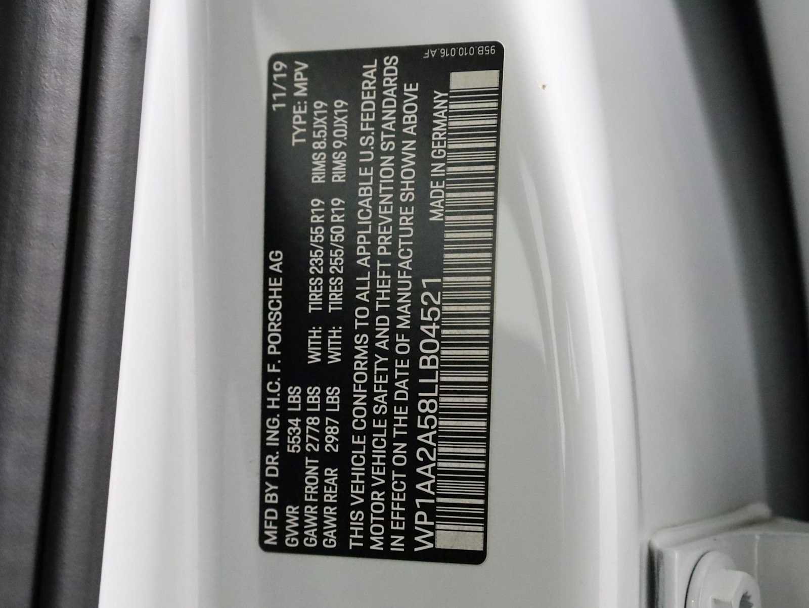 Used 2020 Porsche Macan AWD/4WD image 44