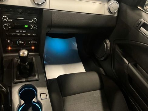 Used 2009 Ford Mustang Convertible RWD image 10