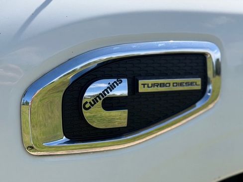 Used 2017 Nissan Titan SV image 6