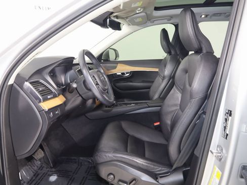 Used 2022 Volvo XC90 T6 Momentum w/ Climate Package image 12