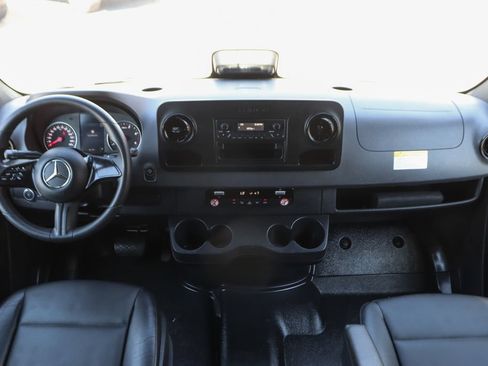 Used 2025 Mercedes-Benz Sprinter 2500 image 28