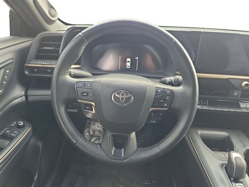 Used 2023 Toyota Crown Limited image 13