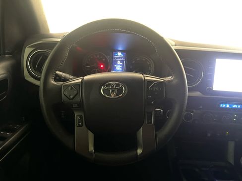 Used 2021 Toyota Tacoma TRD Off-Road image 12