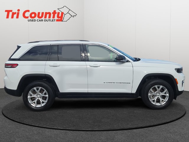 Used 2023 Jeep Grand Cherokee Limited AWD/4WD image 9
