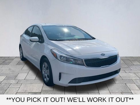 Used 2017 Kia Forte LX FWD image 1