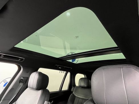 Used 2024 Land Rover Range Rover Long Wheelbase SE image 31