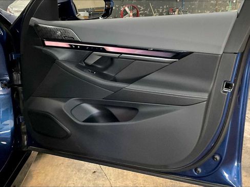 Used 2025 BMW i5 xDrive40 w/ Executive Package image 27