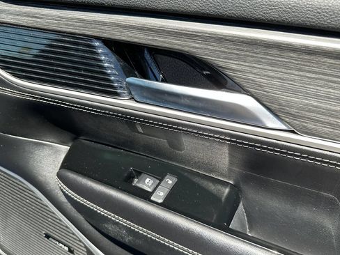 Certified 2024 Jeep Wagoneer Series II w/ Flexible Seating Group RWD image 17