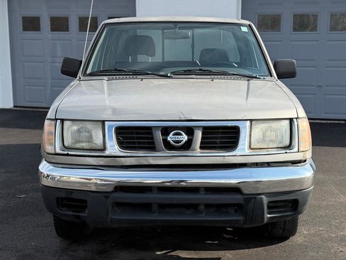 Used 2000 Nissan Frontier XE image 4
