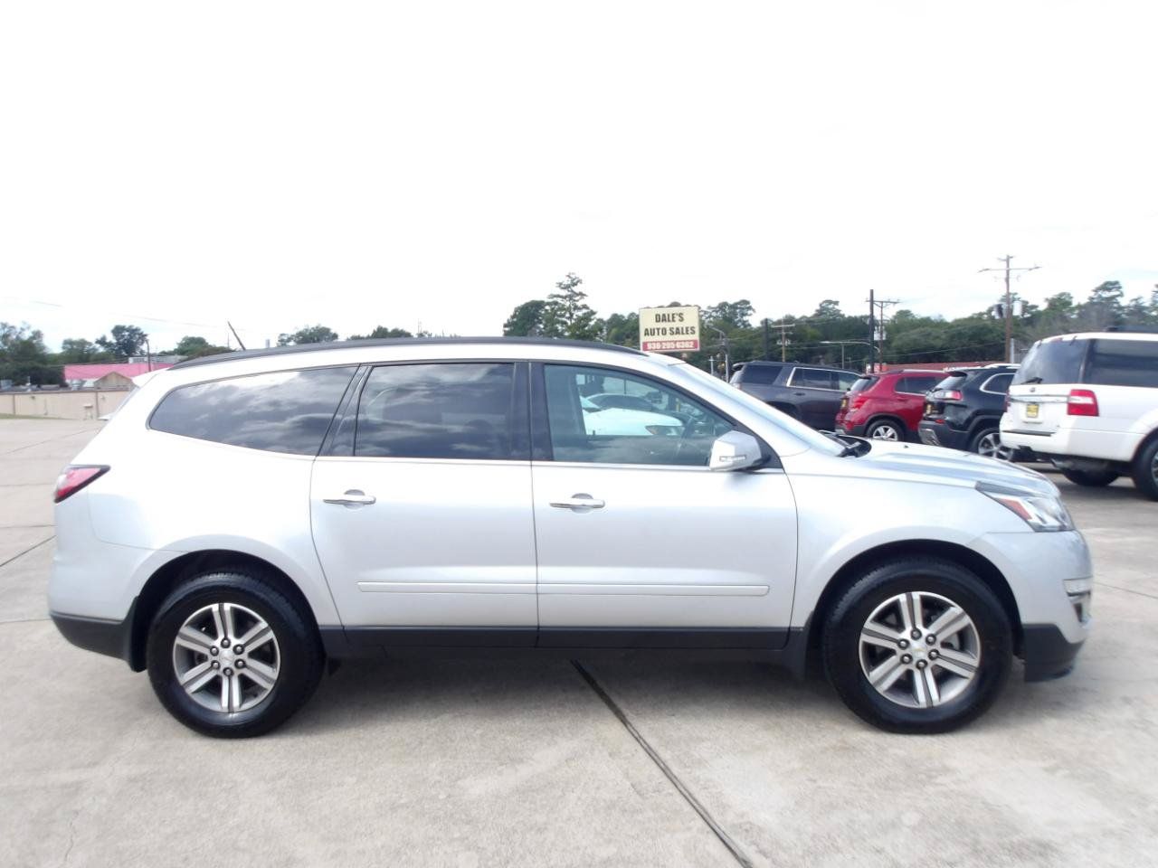 Used 2017 Chevrolet Traverse LT FWD image 5