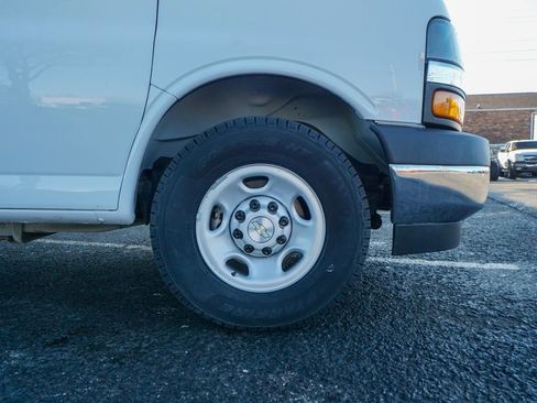 Used 2022 Chevrolet Express 3500 w/ Power Convenience Package image 10