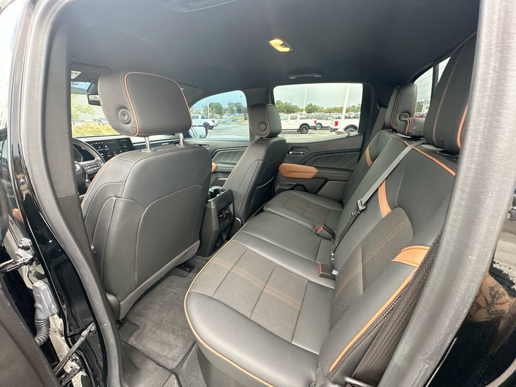 Used 2024 GMC Canyon AT4 w/ Technology Package AWD/4WD image 4