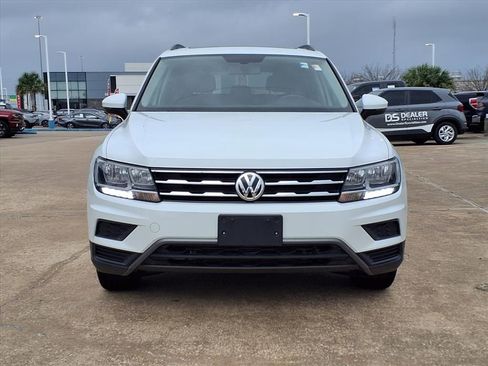 Used 2021 Volkswagen Tiguan SE w/ Panoramic Sunroof Package image 3