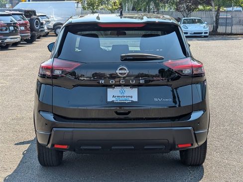 Used 2024 Nissan Rogue SV image 4