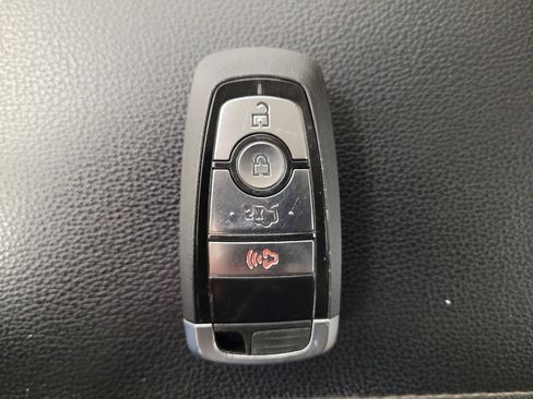 Used 2019 Ford Fusion SE image 32