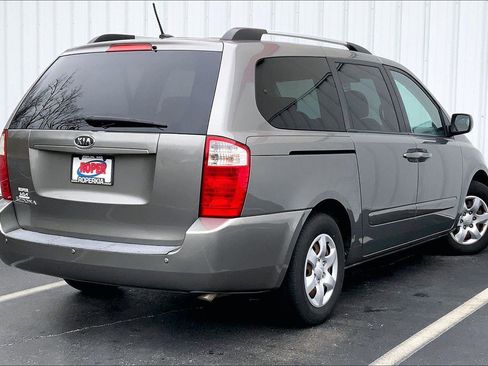 Used 2010 Kia Sedona LX image 10