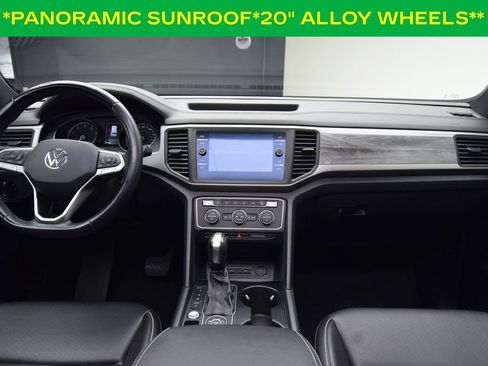 Used 2020 Volkswagen Atlas Cross Sport SE w/ Panoramic Sunroof Package image 4