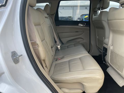 Used 2014 Jeep Grand Cherokee Limited image 19