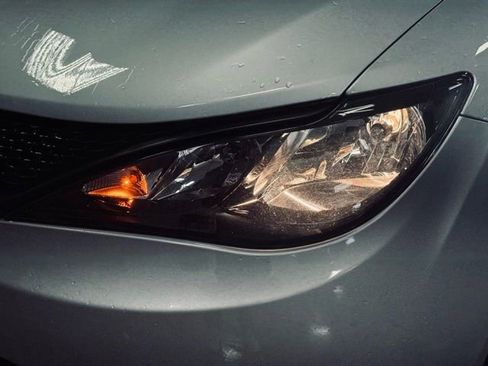 Used 2023 Chrysler Voyager LX image 2