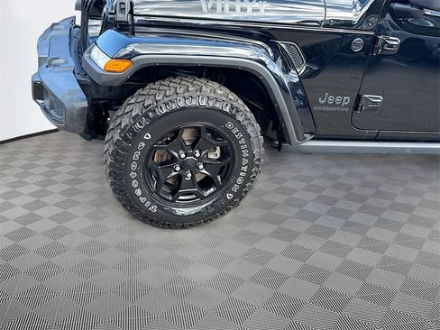 Used 2021 Jeep Gladiator Willys image 32
