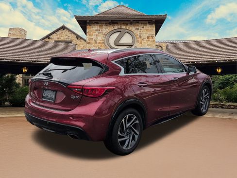 Used 2018 INFINITI QX30 Premium w/ Technology Package image 2