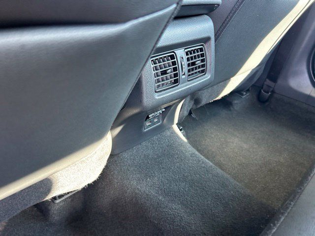 Used 2025 Toyota Camry SE FWD image 9