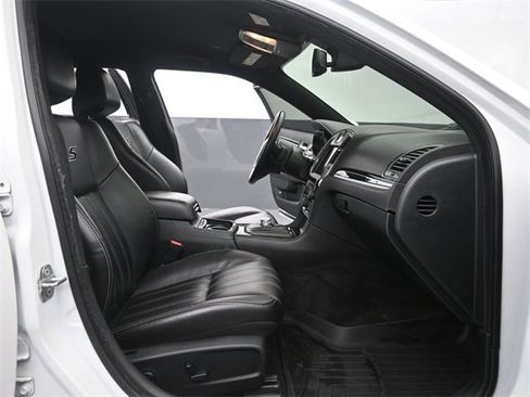 Used 2019 Chrysler 300 S image 18