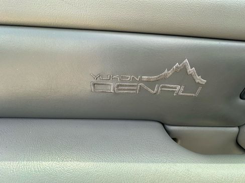 Used 2002 GMC Yukon XL Denali AWD/4WD image 26