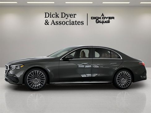 Used 2025 Mercedes-Benz E 350 Sedan image 25