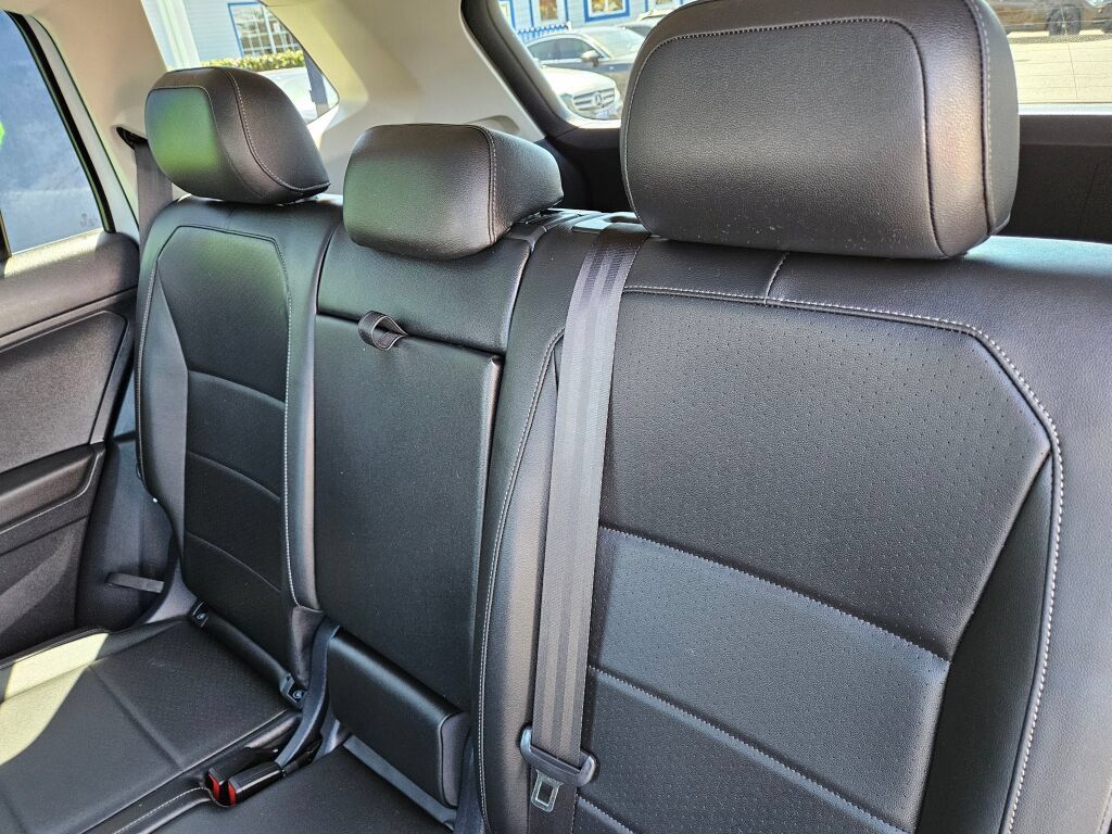Used 2018 Volkswagen Tiguan SE w/ Panoramic Sunroof Package AWD/4WD image 13