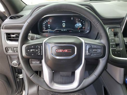 Used 2024 GMC Yukon XL SLT w/ SLT Luxury Package image 20