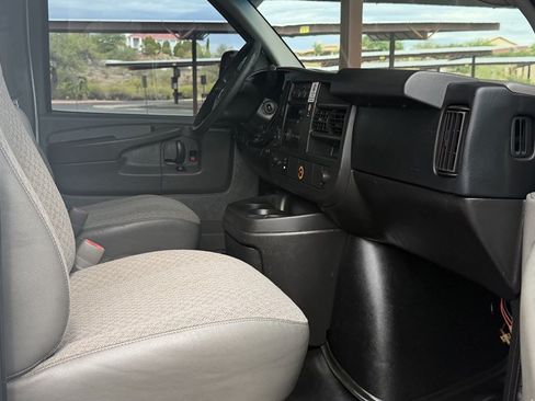 Used 2014 Chevrolet Express 2500 RWD image 21