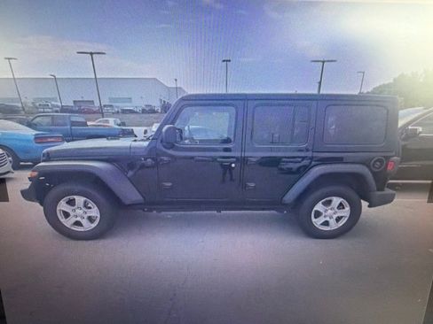 Used 2022 Jeep Wrangler Unlimited Sport AWD/4WD image 6