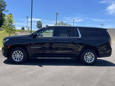 Used 2024 Chevrolet Suburban LT RWD image 6