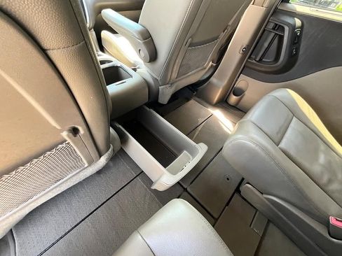 Used 2014 Chrysler Town & Country Touring-L w/ Driver Convenience Group FWD image 29