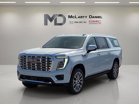 New 2026 GMC Yukon XL Denali w/ Denali Reserve Package AWD/4WD image 2