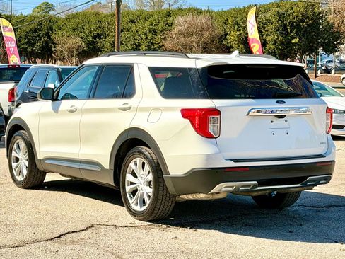 Used 2023 Ford Explorer XLT w/ Equipment Group 202A image 5