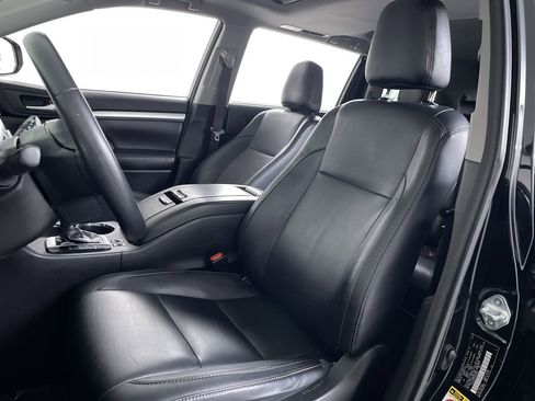 Used 2017 Toyota Highlander XLE image 12