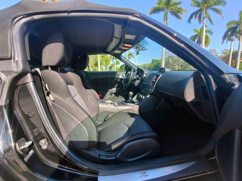 Used 2010 Nissan 370Z Roadster RWD image 14